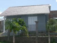 35 Casa de alvenaria, com telha esmaltada